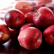 Kinh nghiệm cực hay để kiểm tra xem táo có bị phun hóa chất độc hại hay không